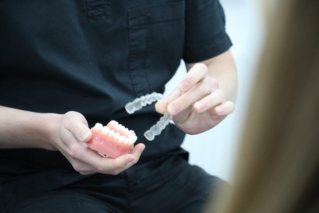 Invisalign vs Fixed Braces for teet straightening